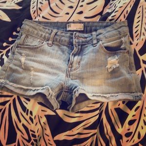 Tillys light wash denim shorts